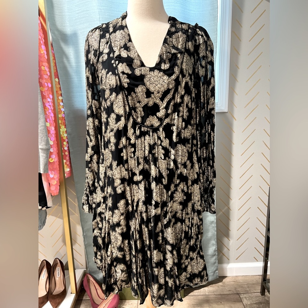 Gold threaded & Black baby doll dress from Anthro with pockets!